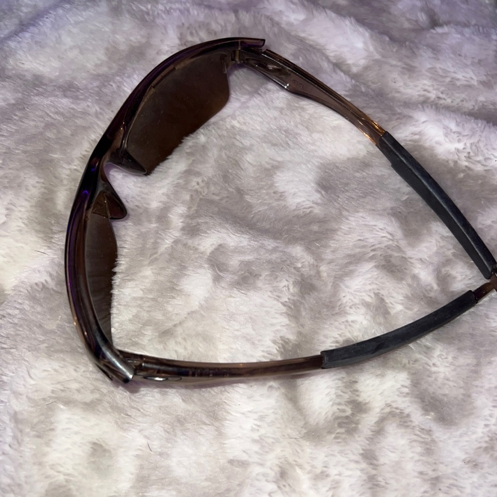 Very worn throw on Oakley